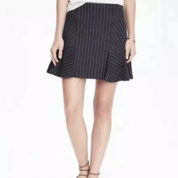 Banana Republic Dresses & Skirts - Banana Republic 8 Knit Pinstripe Skirt Unlined